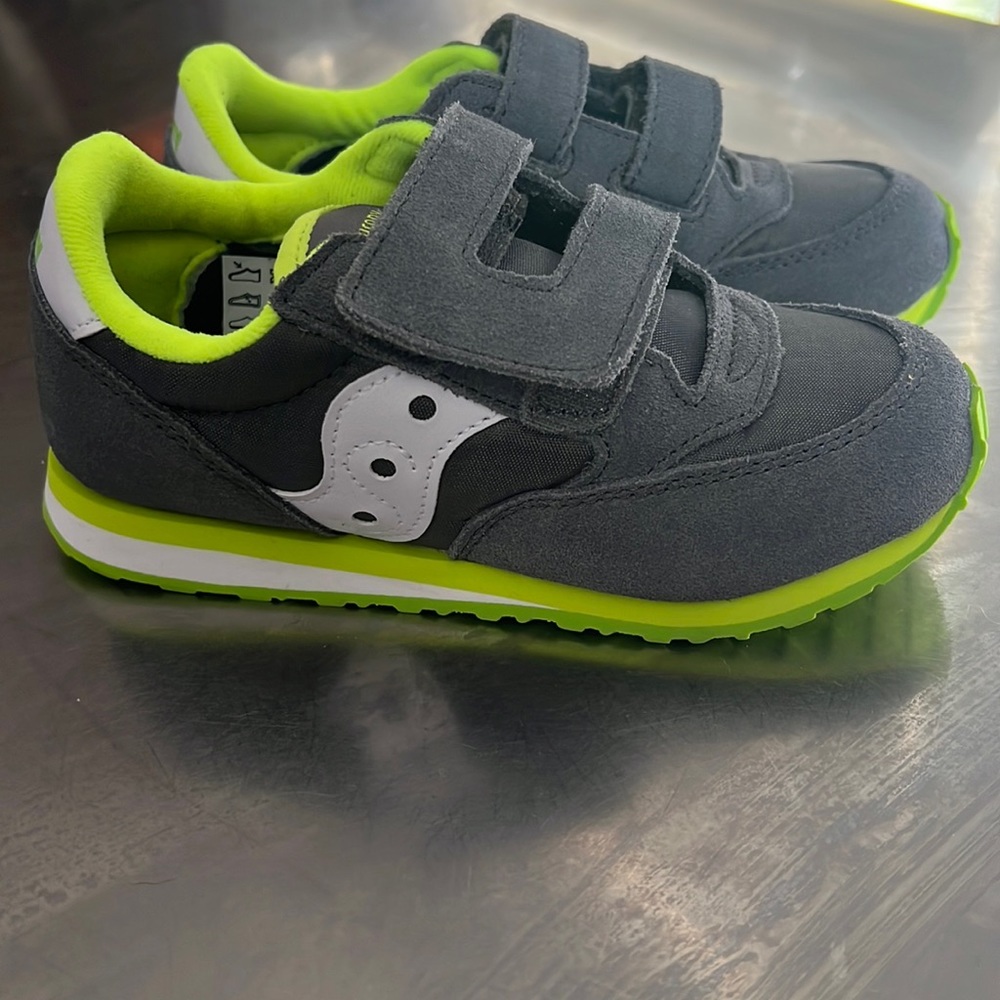 Grey/green suede Saucony